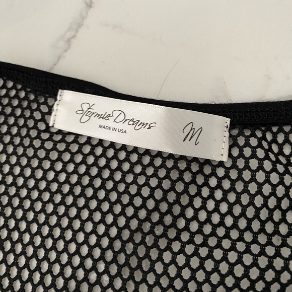 Mesh/netted Asymmetrical Coverup Size Medium - Picture 4 of 6